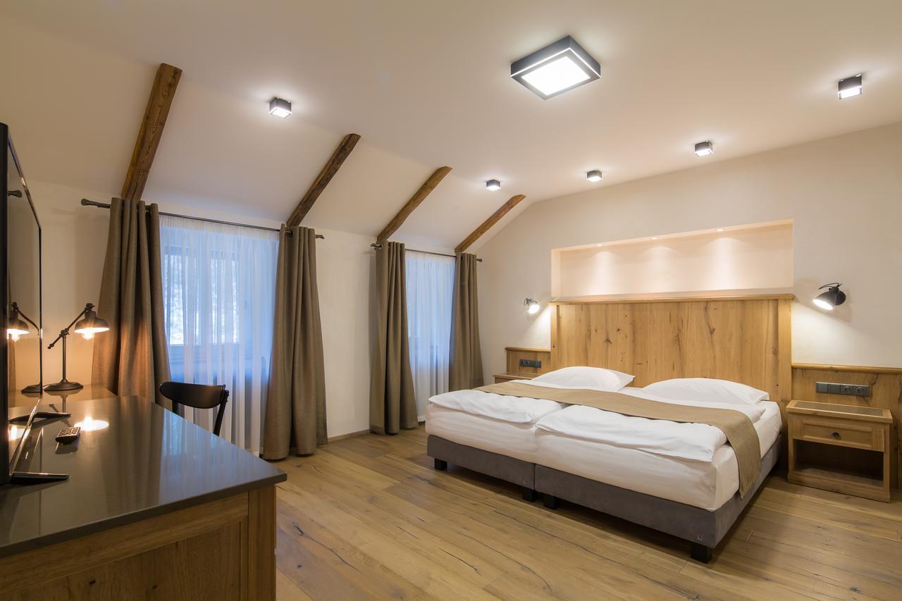 Hotel Male Versailles Karlovy Vary Bagian luar foto